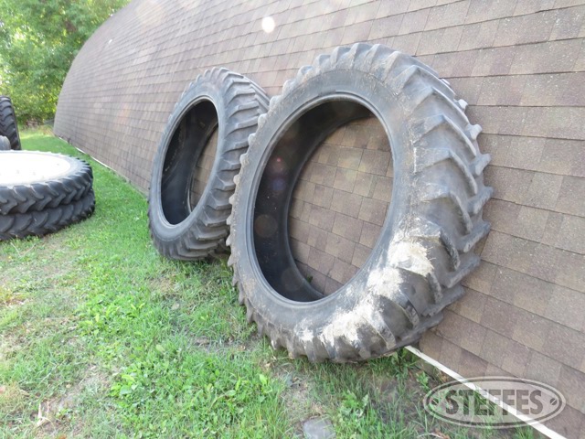 Michelin (2)380/90R46 tires